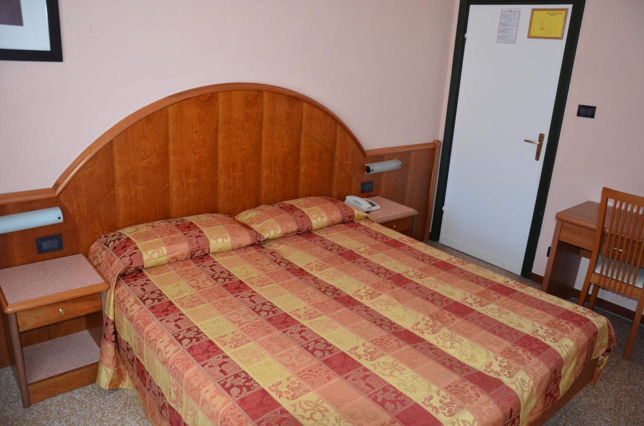 Hotel Lorenzo Celle Ligure Exterior photo